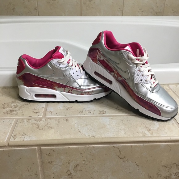 Nike Shoes - Nike Air Max 90